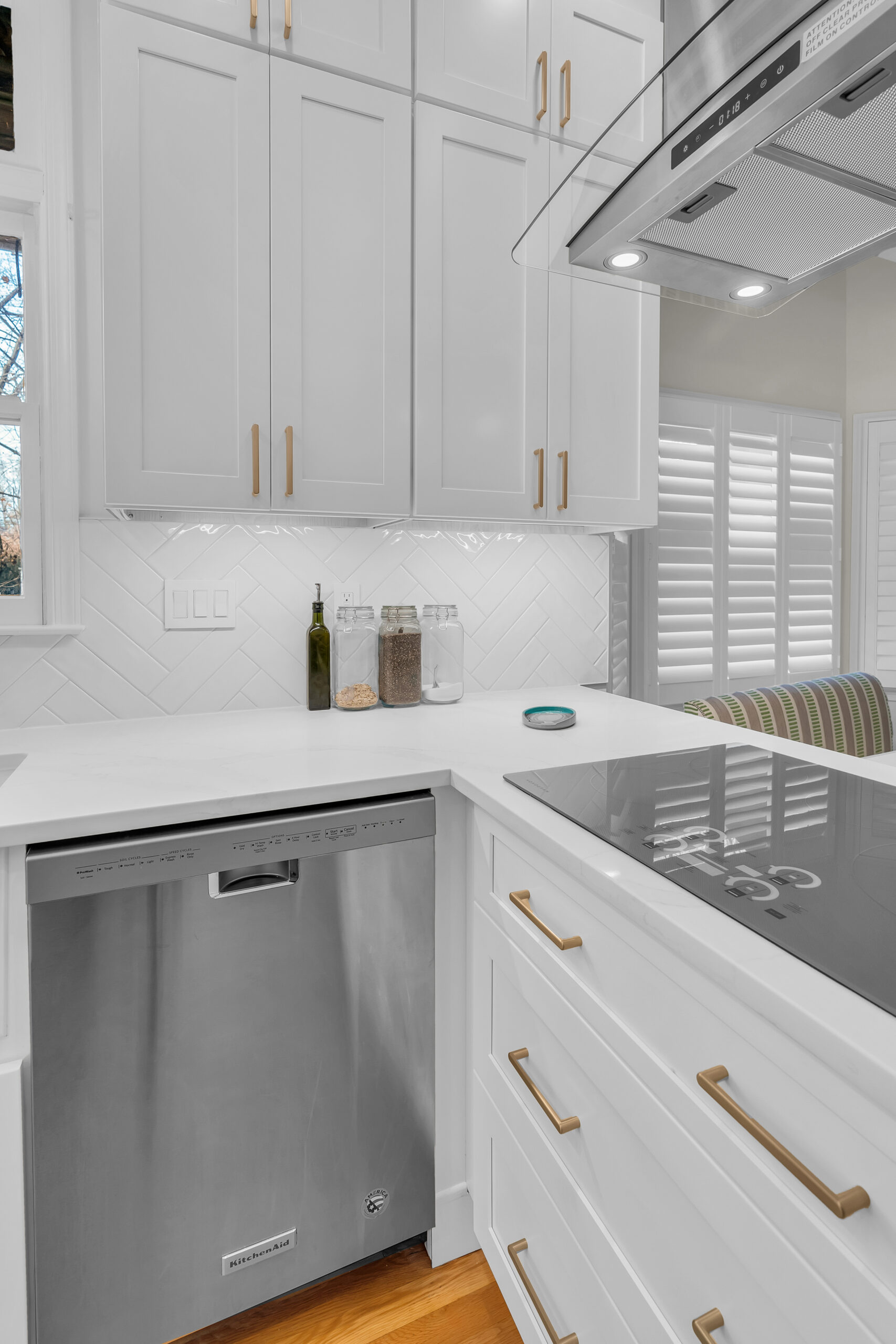 White kitchen design with shaker cabinets