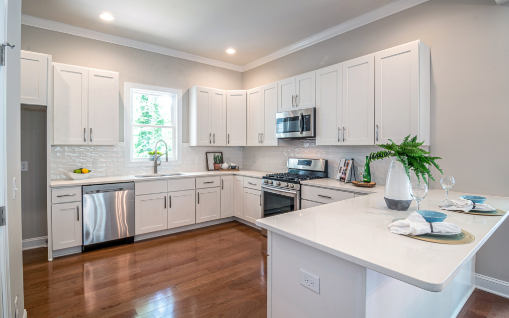 L-type kitchen with peninsula, having white shaker cabinets