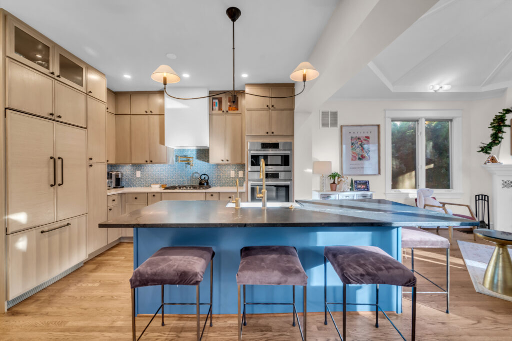 Bright Open Concept Kitchen Design in Washington DC