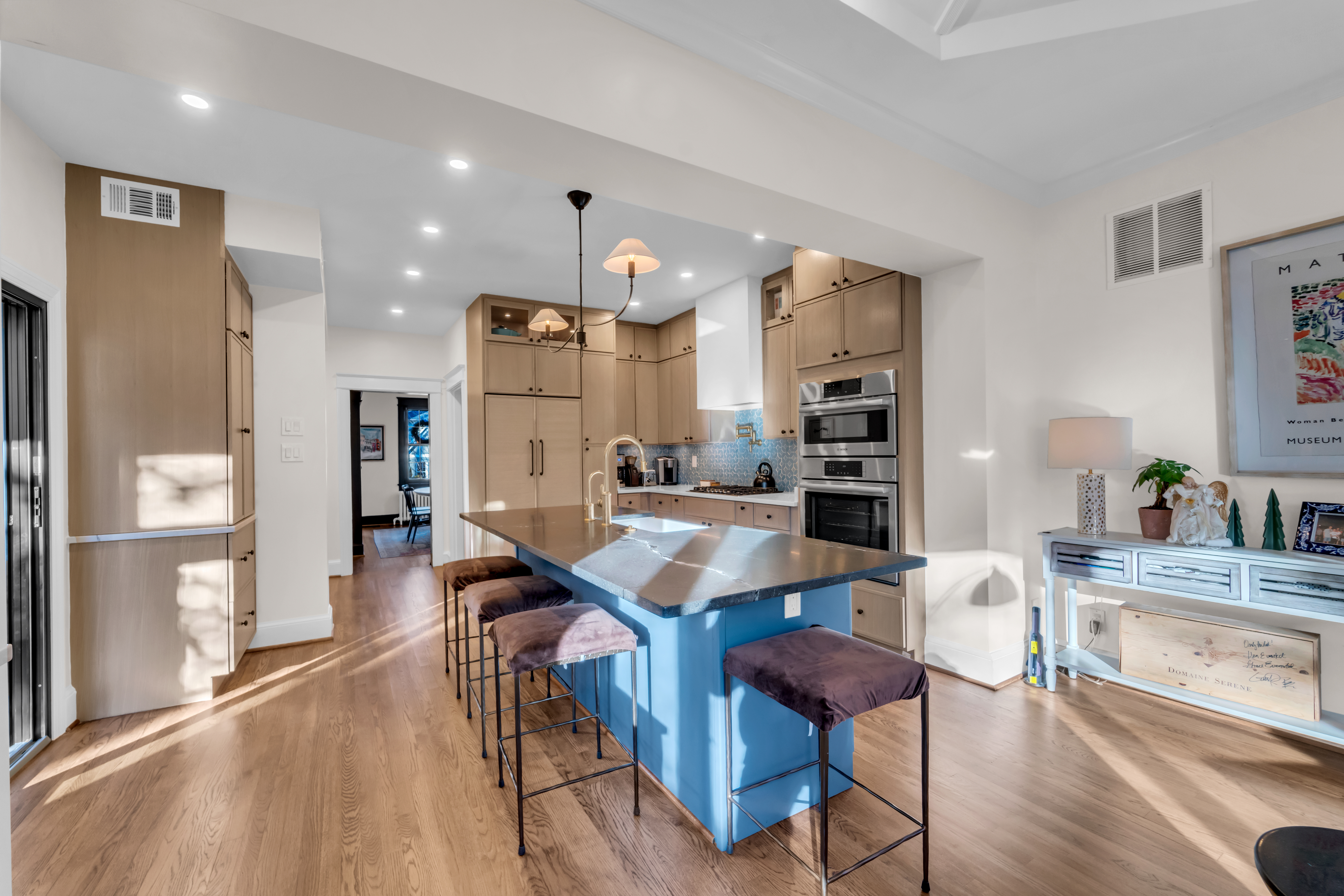 Bright Open Concept Kitchen Design in Washington DC