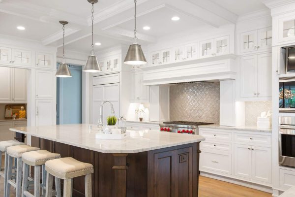 Find top kitchen design styles for 2025 that can enhance your culinary space. Transform your kitchen today—read the article for inspiring ideas!