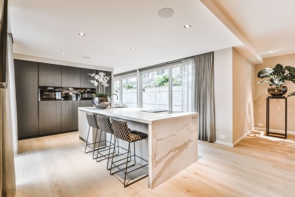 Luxurious kitchen with white countertop on kitchen island